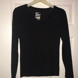 Women’s Nike black v neck long sleeve